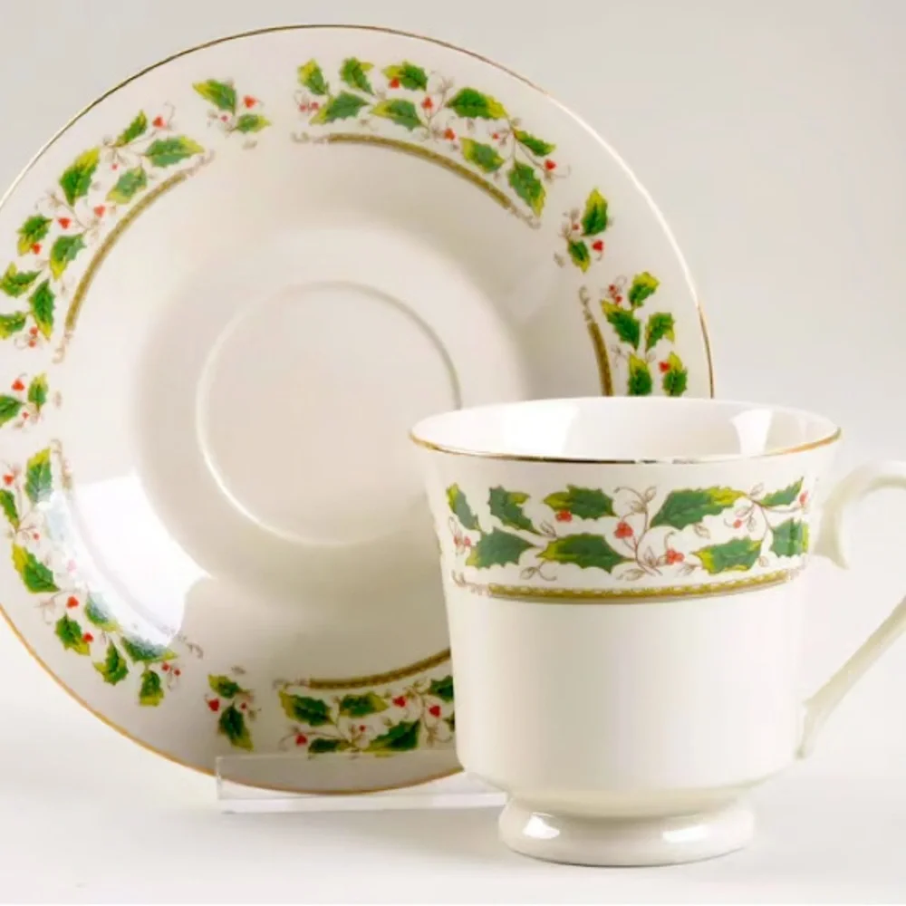 Set of 4 Home for the Holidays footed cup & saucer set Holly Holidays - Picture 1 of 1